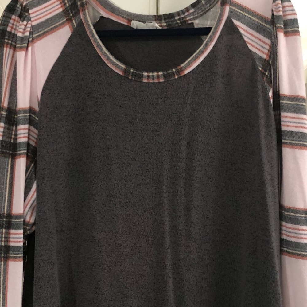 2X Gray with Pink and Gray Plaid Sleeves